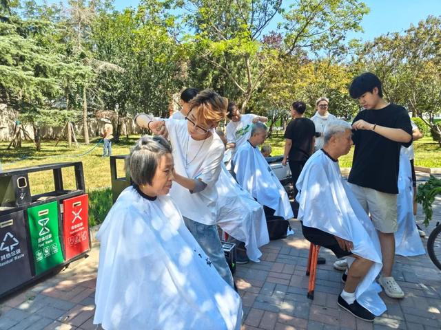 家门口的露天电影院，让你重拾儿时记忆