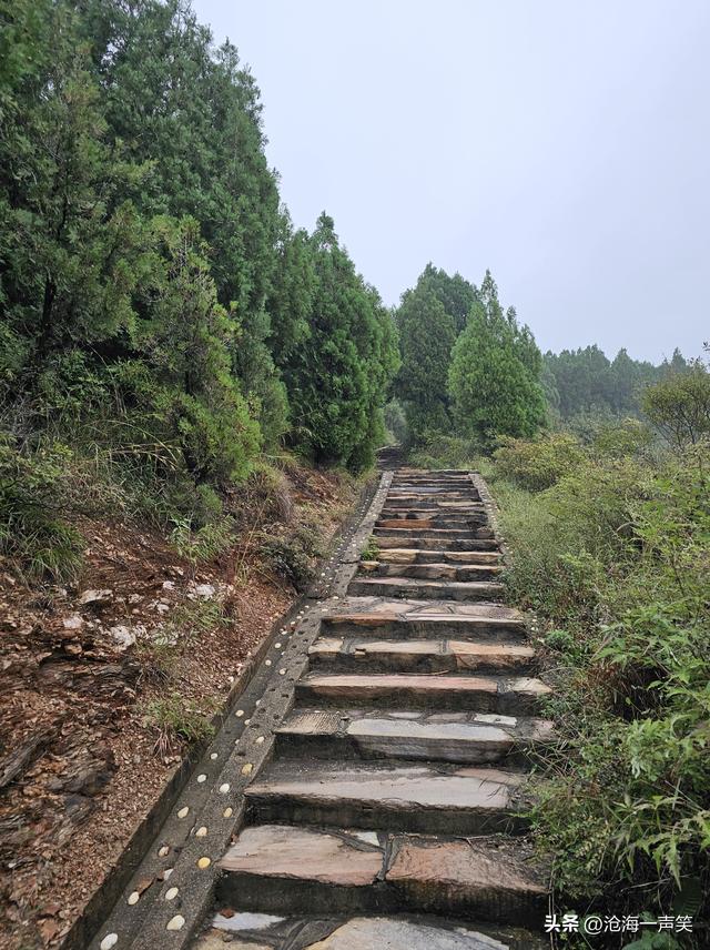 走吧，天亮就出发，向大山进发，登顶成功，享受超越自我的快乐吧