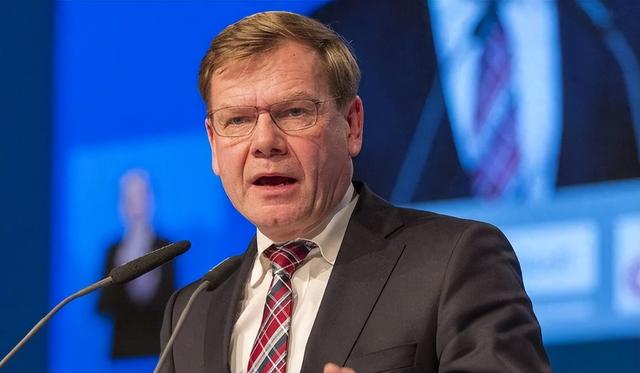 341：79！美最新投票结果出来了，特朗普态度急转？英法德开始派兵