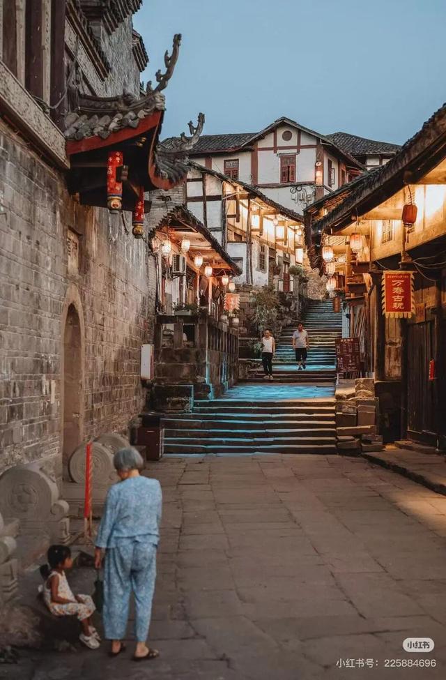 旅游新宠！成都最快1h可达的10个川内宝藏县城，景色封神！好吃好耍！你最想去哪个？
