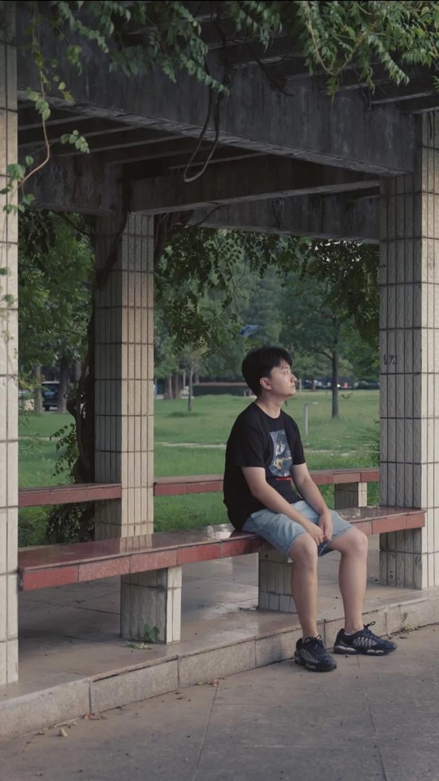 他亲手将奶奶封存在网络世界里，让无数网友泪目