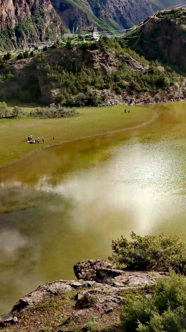 昌都•边坝三色湖，生态环境原始，自然风光奇异，人文景观独特