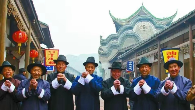 他们是纯正汉族人，说的正宗汉语