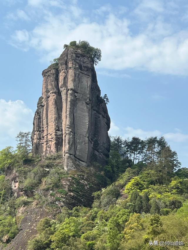 武夷山，其标志性的景点即玉女峰，也是福建省的地标