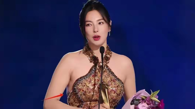 中国女星界丰满的天花板，美的理所当然，她们的身材简直太冒犯了