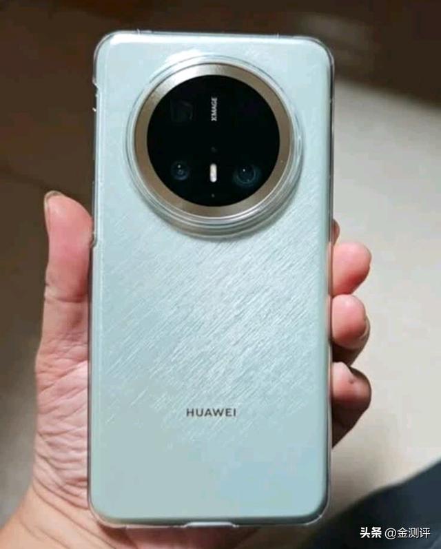 华为Mate80携麒麟芯将至，2025五款旗舰巅峰对决，谁是“机王”