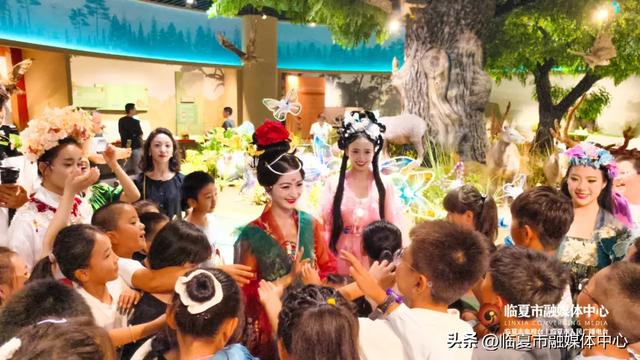 “博”览一夏 “暑”趣无穷丨让地质化石、千年文物“潮”起来！沉浸式体验临夏市文博“剧本杀”