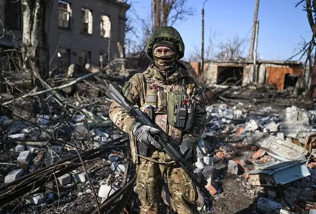 一位美国军官放话，如果中美开战，千万别炸中国港口，留着自己用