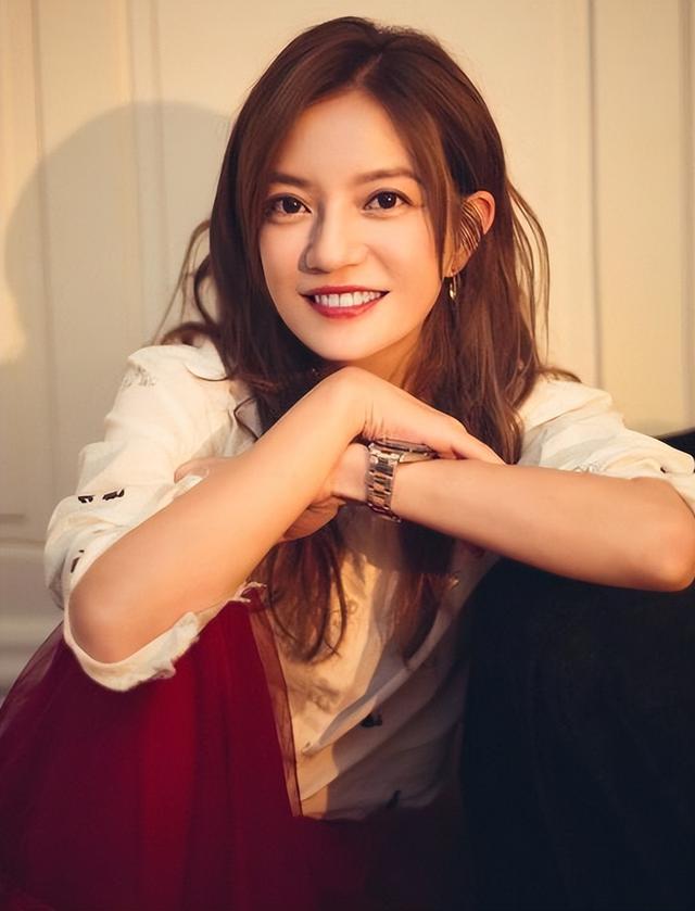 封杀四年，49岁赵薇突传消息，因胃癌去世传闻5个月前就真相大白