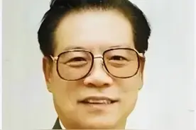 1988年大授衔少将巴忠倓（原武警部队中将司令员·山东籍）图片