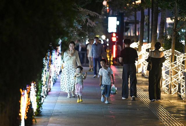 青岛中山路：老城建筑映繁华 烟火气里品青岛