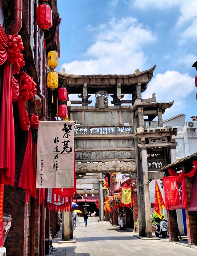福建又一古城火了，人气不输泉州，免费开放，适合拍照打卡