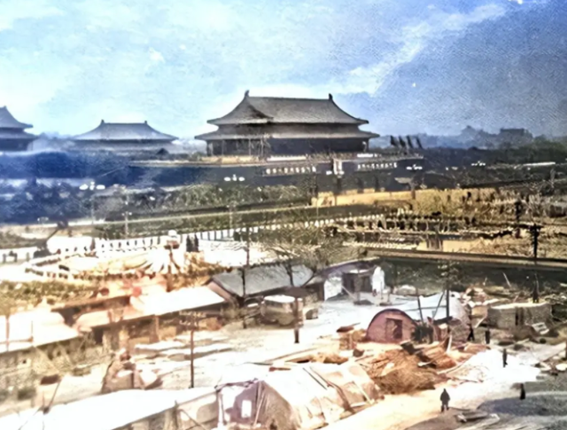 建造人民大会堂时，周公指出：大会堂的使用寿命不能低于350年