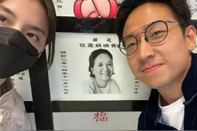 施伯雄纪念妈妈，吴千语陪老公祭拜离世婆婆，一家三口合影好感人图片