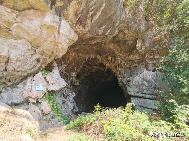 探险贵州深山原始溶洞，遇见一个躲匪洞、一座红军坟