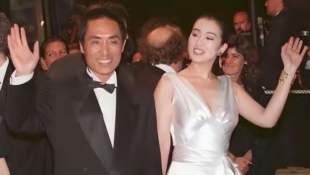 74岁张艺谋年老色衰，小31岁娇妻花开正旺，再恩爱也难逃残酷现实