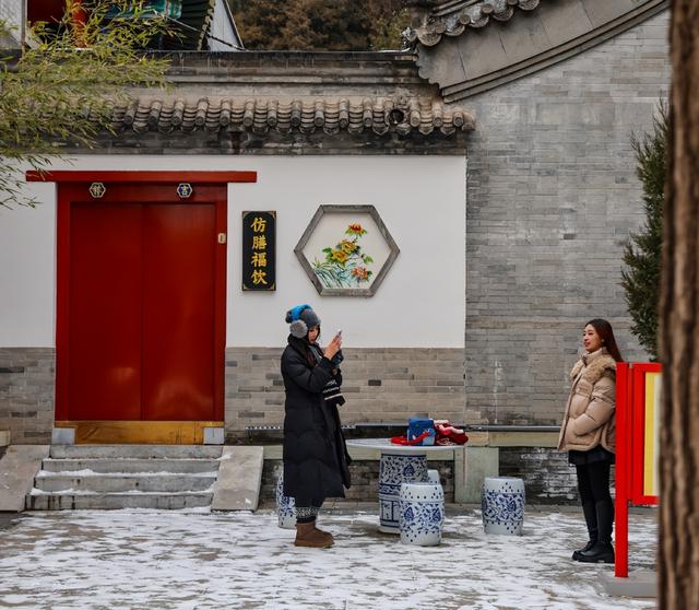 雪映白塔！北海公园氛围感拉满