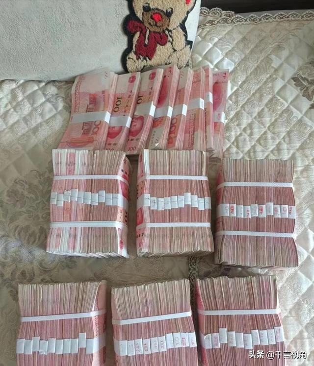 银行人员说漏嘴：明年起，手里有定期存款的人，尽量做好调整准备