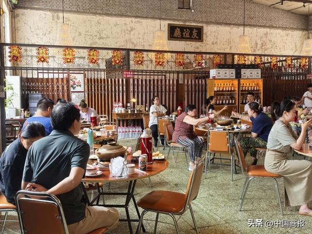 国营老商场突然“翻红”！北京二环新添“citywalk胜地”，“看到每一处都是满满的回忆”