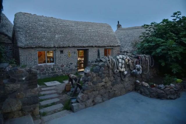 畅游威海·首站荣成 | 全省推广！快启程，住进世界级渔村的童话海草房