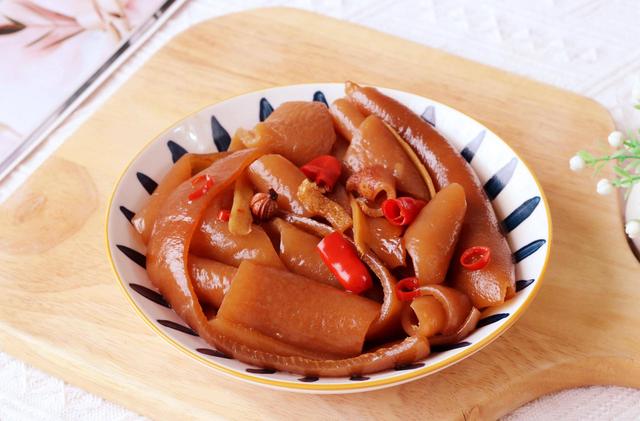 医生发现：上了年纪后经常吃点猪皮，用不了几个月，会有几种好处