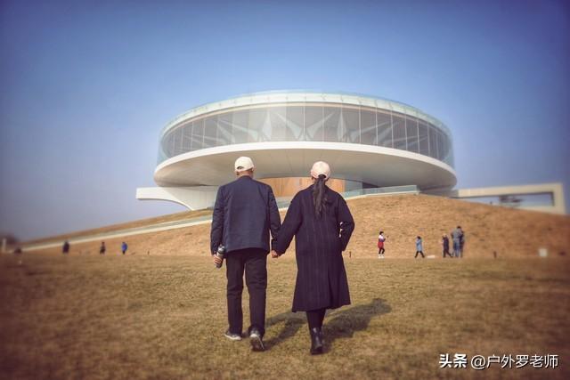 我国60至75岁退休人群旅游偏好是什么？