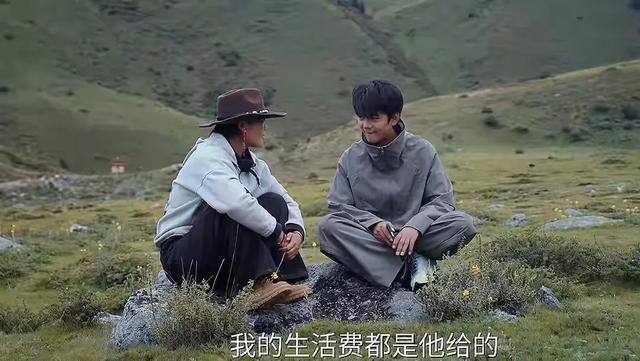 丁真家民宿被曝光！面积千平大到惊人，每间房都能看见大草原
