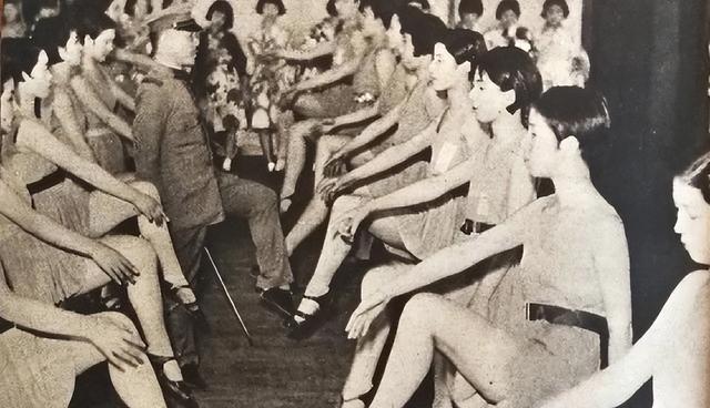 日本女兵被抛尸荒野，又被村民扒了衣服，胸口裹的白布道出秘密