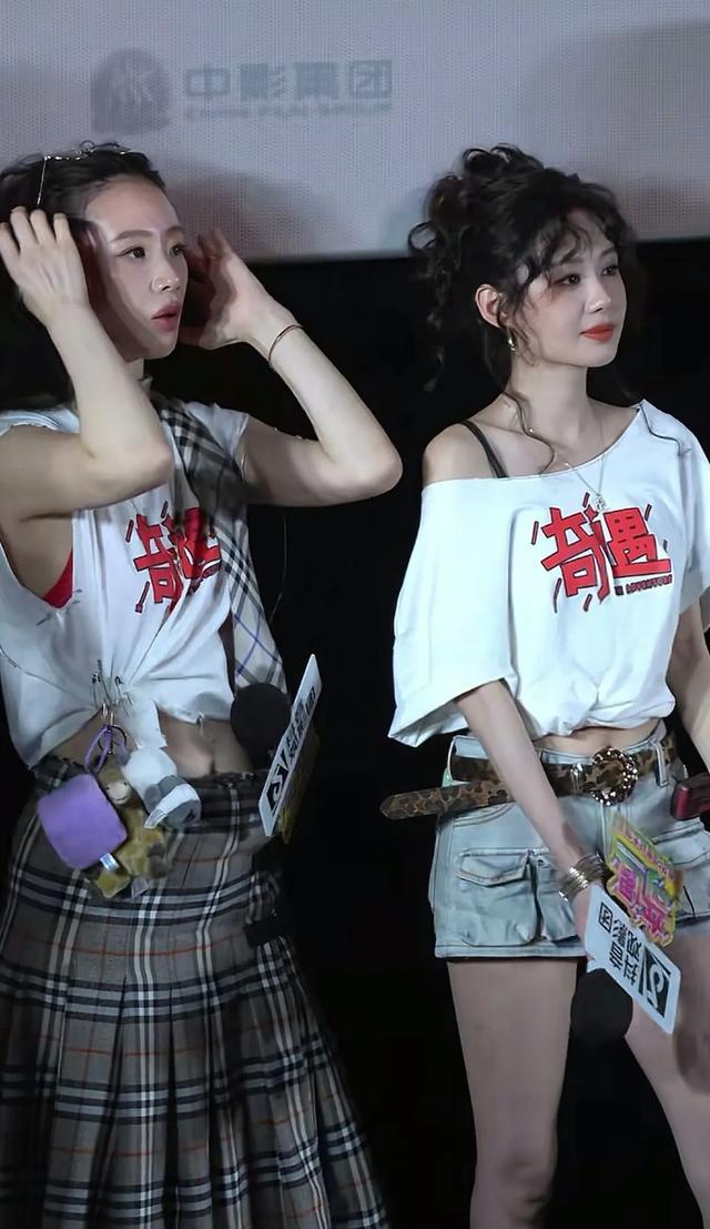 电影《奇遇》北京首映礼上，李梦把话筒别腰间，她的腰真的好细