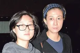 还记得成龙的女儿小龙女吗，和母亲断绝关系至今？图片