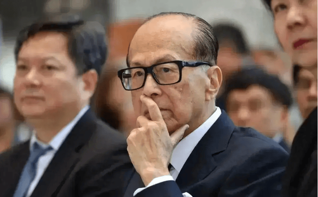 这次，现身九三阅兵的霍家，揭开李嘉诚仅剩的体面，霍震霆说对了