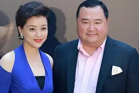 一条动态，戳穿了56岁杨澜的真实处境，原来当年倪萍没说错！图片