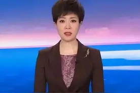 央视主持人李文静，竟戴假发工作十余年，摘下假发后太惊艳了！图片