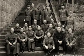 武汉会战，嫡系军长两次抗命，薛岳：你如儿戏命令，我就儿戏汝命图片