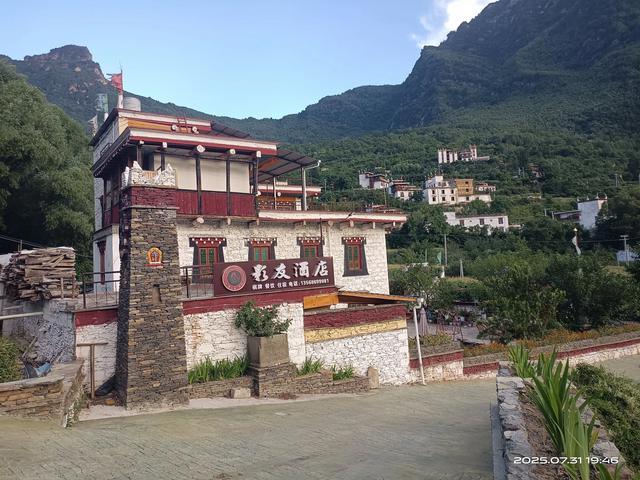 游四姑娘山，再到中路藏族