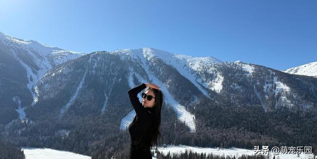 雪花亲吻月亮湾，陌生旅伴一笑，我的独自上路瞬间不孤单