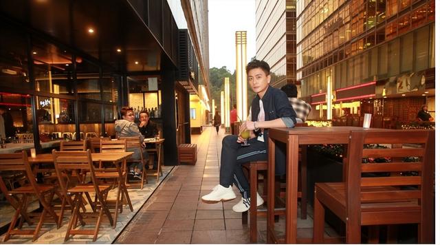 香港知名男星被指暴瘦，面颊凹陷顴骨凸出	，昔日型男判若两人