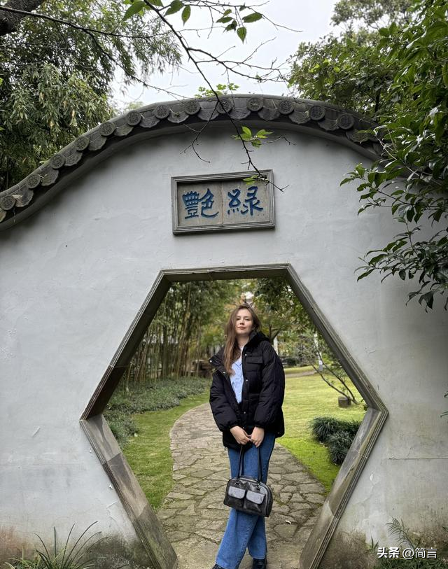 大量欧美游客涌入无锡，打着旅游幌子不去旅游不吃美食，为啥来？