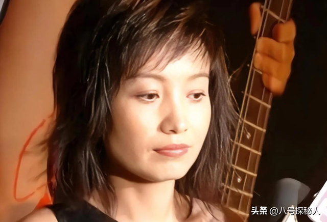 她连上5次春晚，私下却和恩师同居怀孕被骗流产，今57岁依然单身