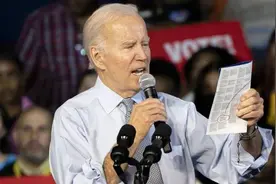 美国第一次向加沙空投物资，这只是拍照作秀，白宫的诚意明显不够图片