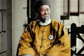 李鸿章访美，身穿御赐黄马褂抖威风，因何成了西方人眼里的笑料？图片