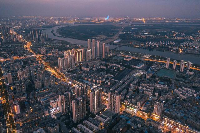 湖北省的一座黑马城市，被称为下一个“武汉”，交通优势不输郑州
