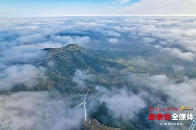 望岳美图丨秋霁笼旧县，云雾漫山生