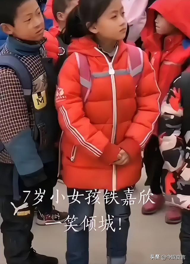 没钱还硬装？宁夏一笑成名拒绝百万签约的小女孩，现在成了这样