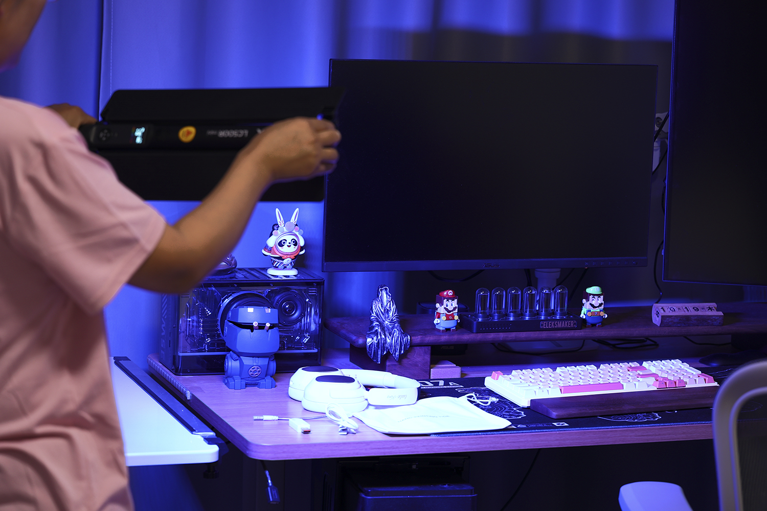 小巧精致易携带,神牛LC500Rmini棒灯轻松布光