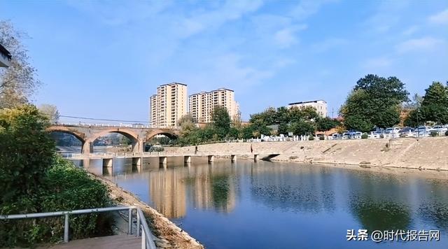 信阳市平桥区明港镇大明河公园：夏日清凉地 生态乐游园