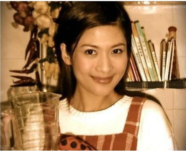 傍大款，当小三，私生活混乱！难怪16年过去，阔太们还在防着她