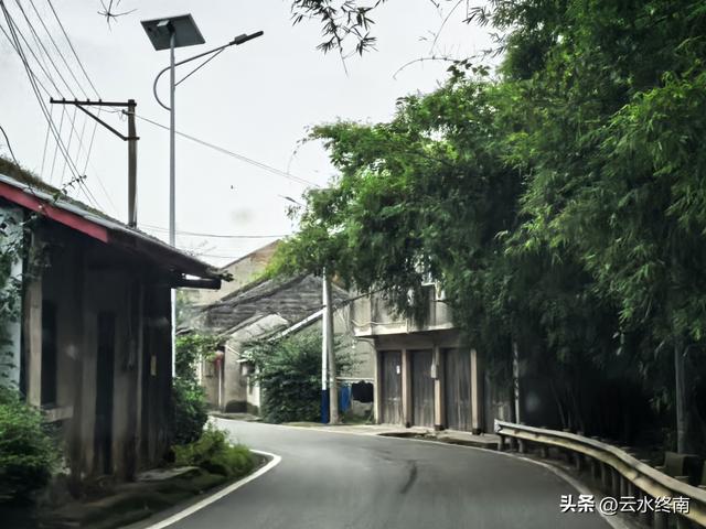 千里岷江第一镇，怎么这么冷寂？沉银宝藏、崖墓摇钱树，都白瞎了