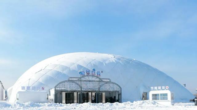 热姜茶、室外暖炉、“冰雪暖堡”齐上阵 严寒中传递浓浓温情