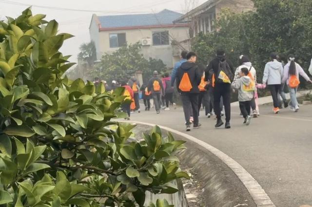 有意义！这场暖心徒步，金堂人踊跃参与……